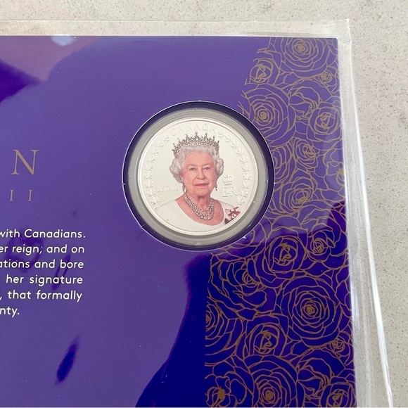 This 99.99% pure silver coin features the official portrait taken in 2010 - Picture 3 of 6